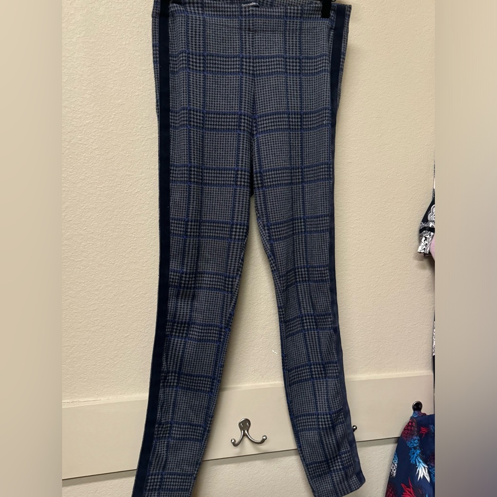 Abrecrombie and fitch plaid pants size M